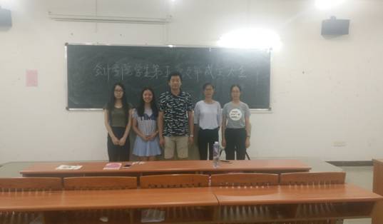 太阳成集团tyc151cc学生第五党支部全体成员合影留念